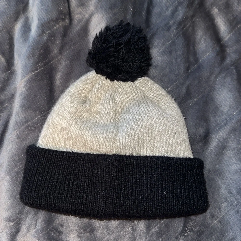 Kids Unisex New England Patriots Winter Knit Pom Cuff Pom Beanie NWOT